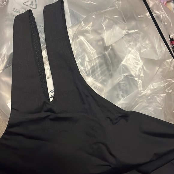 Fabletics Merlot asymmetrical one Shoulder double strap black midi bra, new - Picture 5 of 8